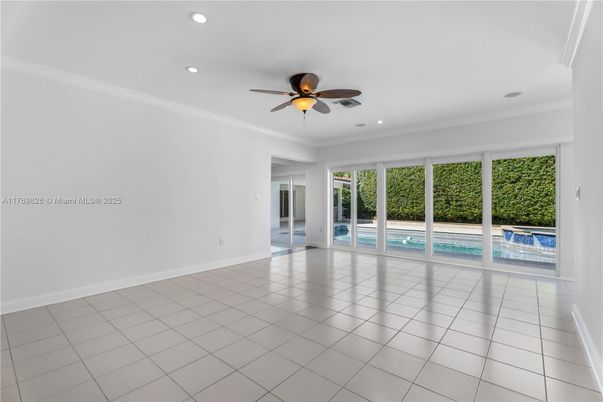 Empty room, Interior, Recessed Lighting