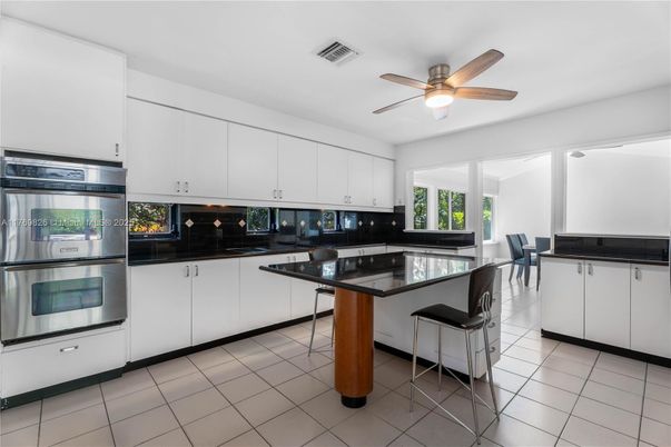 Dining room, Interior, Kitchen, Stainless Steel Appliances