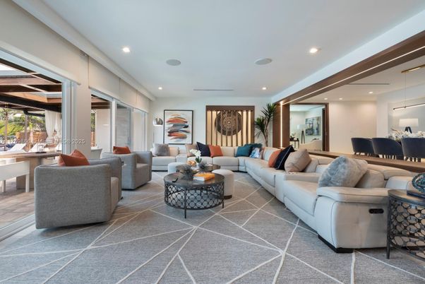 Dining room, Interior, Living room, Pendant Lights, Recessed Lighting