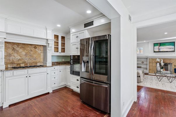 Bedroom, Interior, Kitchen, Recessed Lighting, Wood Texture Flooring