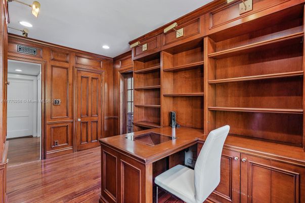 Home Office, Interior, Recessed Lighting, Wood Texture Flooring