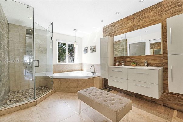 Bathroom, Glass Shower, Interior, Pendant Lights, Recessed Lighting
