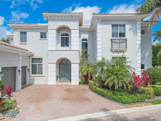 Attached, Exterior, Facade, Mediterranean