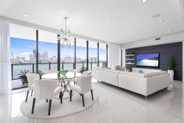 Dining room, Interior, Living room, Pendant Lights, Recessed Lighting, Water