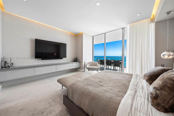 Bedroom, Interior, Recessed Lighting, Water