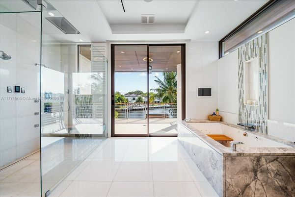 Bathroom, Interior, Recessed Lighting, Water