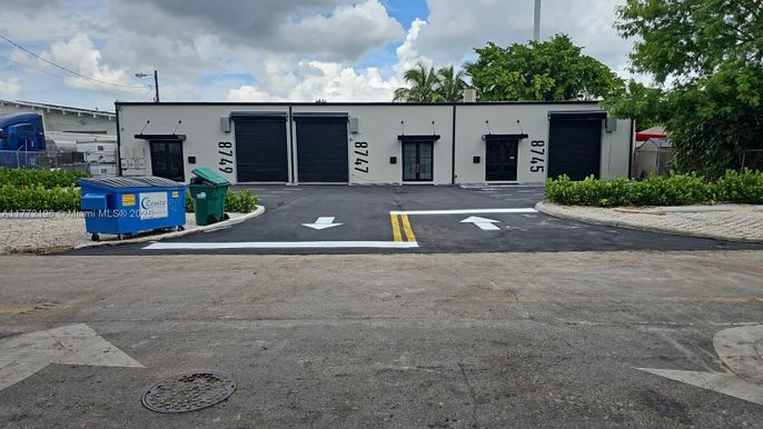 Exterior, Facade, Ranch