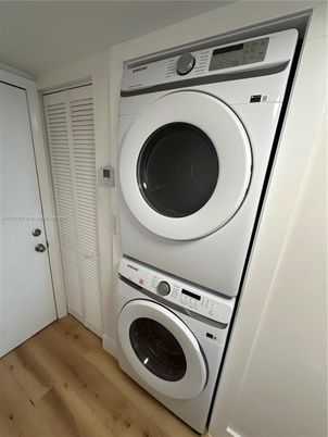 Interior, Utility Closets, Washer, Wood Texture Flooring