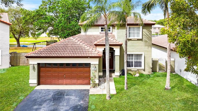 Attached, Exterior, Facade, Mediterranean