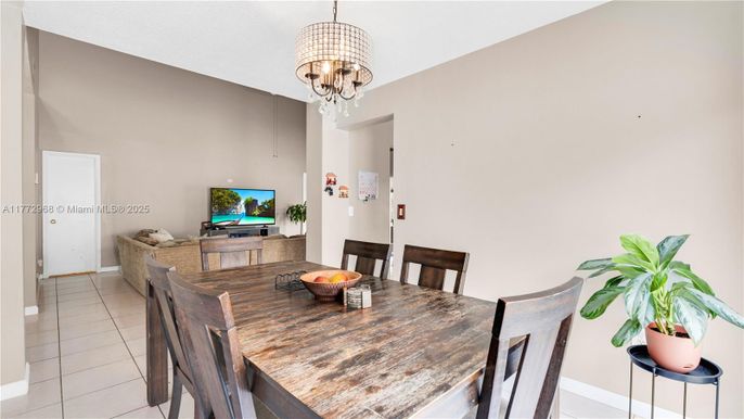 Chandelier, Dining room, Interior, Living room