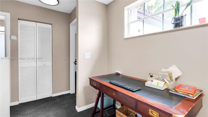 Home Office, Interior
