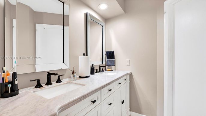 Bathroom, Dual Sink Vanities, Interior, Recessed Lighting