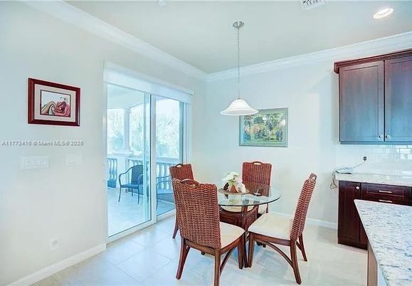 Dining room, Interior, Pendant Lights, Recessed Lighting