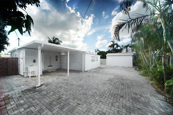 Detached Garage, Exterior