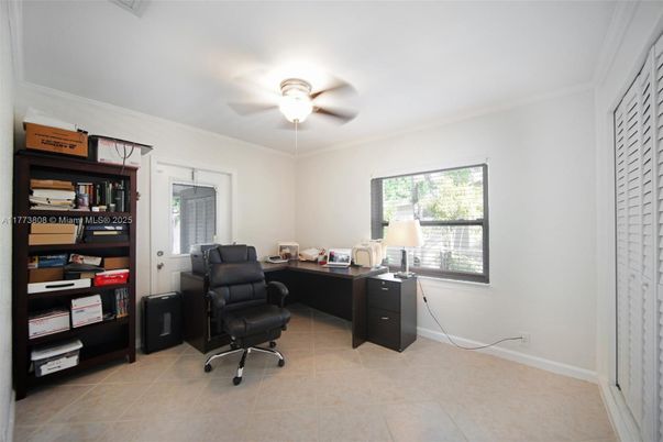 Home Office, Interior