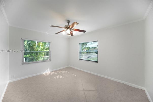Empty room, Interior
