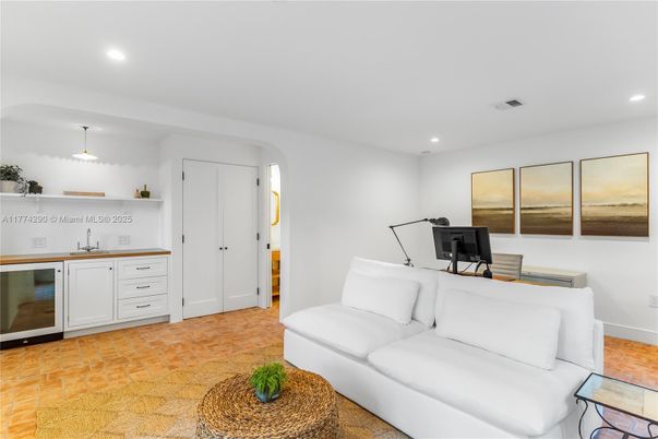 Interior, Living room, Pendant Lights, Recessed Lighting