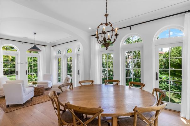 Chandelier, Dining room, Interior, Pendant Lights, Recessed Lighting, Wood Texture Flooring
