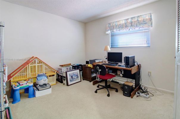Home Office, Interior