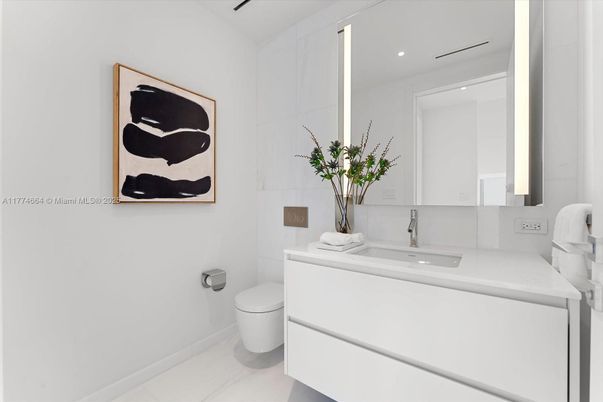 Bathroom, Interior, Recessed Lighting