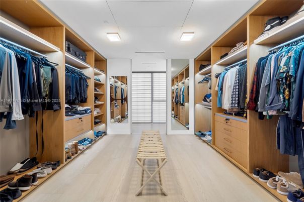 Interior, Walk-in Closets, Wood Texture Flooring