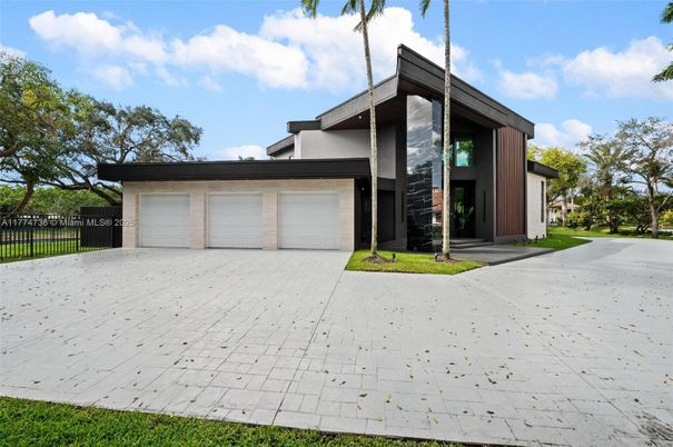 Attached, Exterior, Facade, Modern