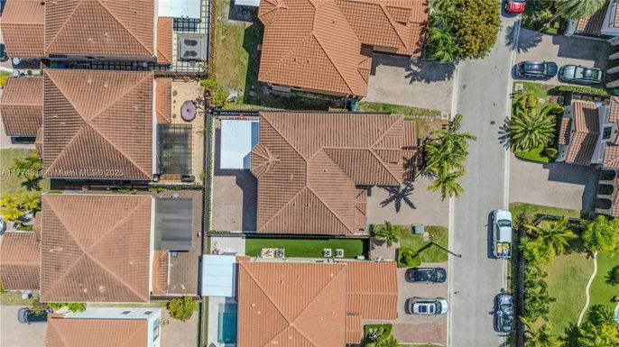 Exterior, Drone