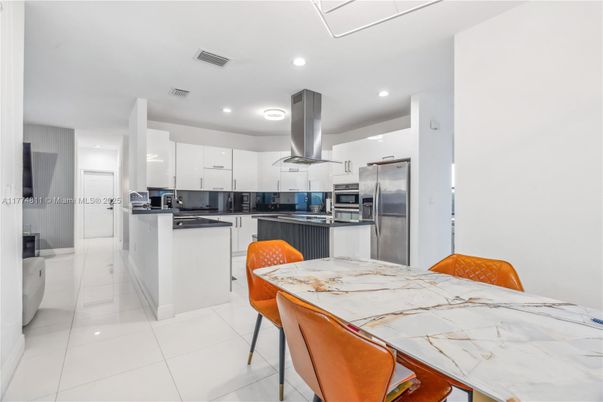 Dining room, Interior, Kitchen, Recessed Lighting, Stainless Steel Appliances