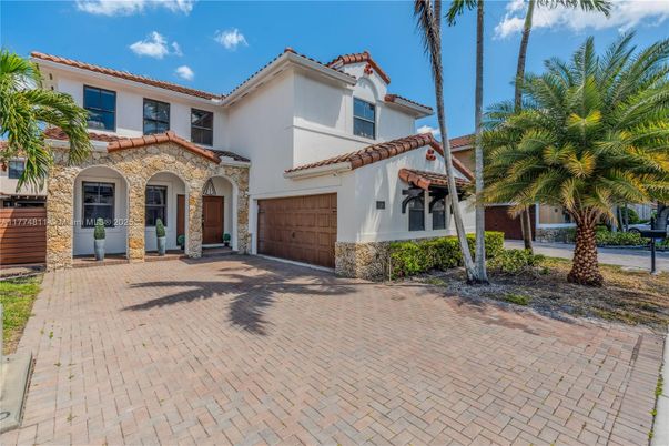 Attached, Exterior, Facade, Spanish Mediterranean