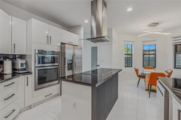 Dining room, Interior, Kitchen, Pendant Lights, Recessed Lighting, Stainless Steel Appliances