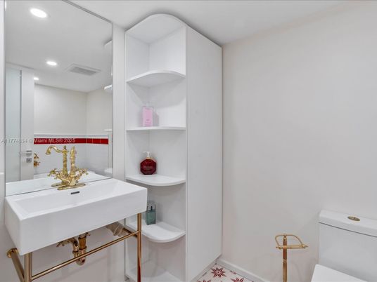 Bathroom, Interior, Recessed Lighting