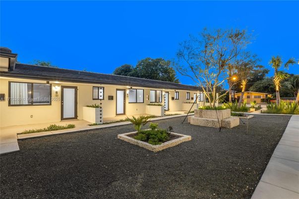 Exterior, Facade, Ranch