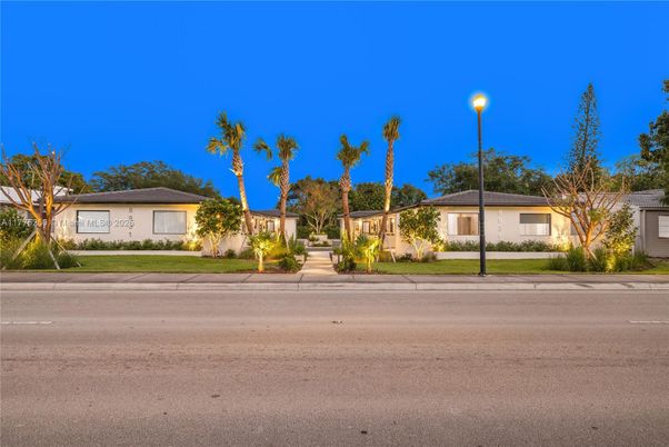 Exterior, Facade, Ranch
