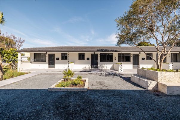 Exterior, Facade, Ranch