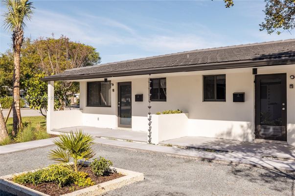 Exterior, Facade, Ranch