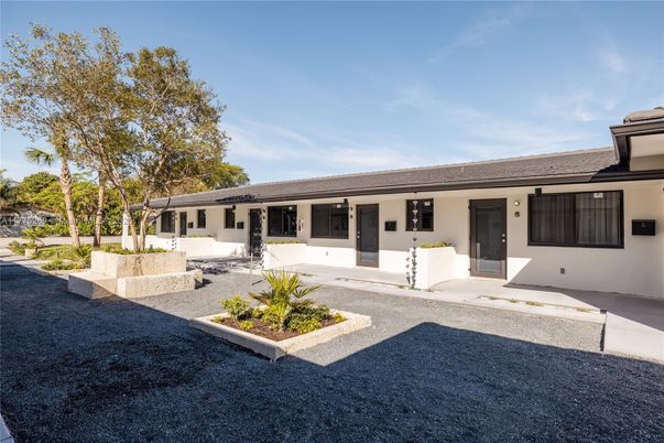 Exterior, Facade, Ranch