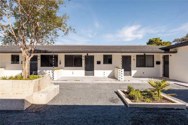 Exterior, Facade, Ranch