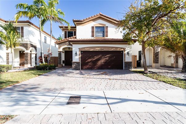 Attached, Exterior, Facade, Mediterranean