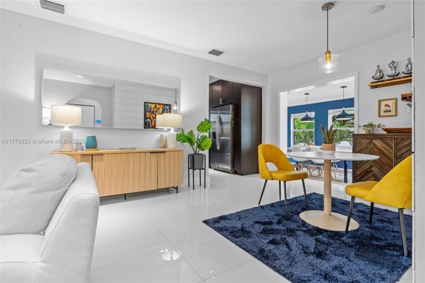 Dining room, Interior, Kitchen, Pendant Lights, Stainless Steel Appliances