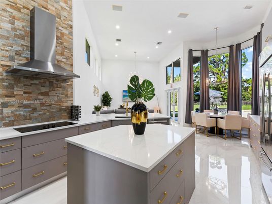 Dining room, Interior, Kitchen, Pendant Lights, Recessed Lighting, Stainless Steel Appliances