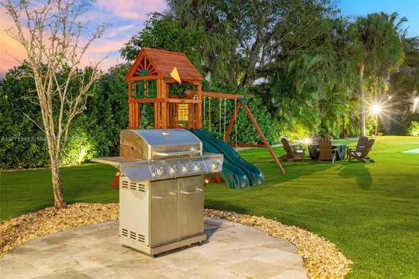 Backyard, Exterior, Playground