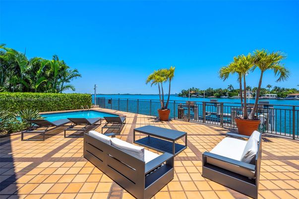 Exterior, Pool, Water