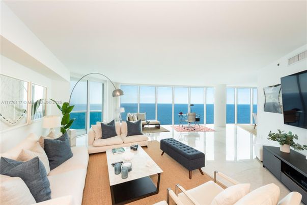 Interior, Living room, Water