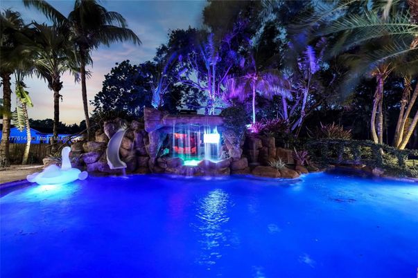 Exterior, Playground, Pool