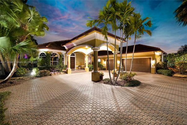 Attached, Exterior, Facade, Mediterranean