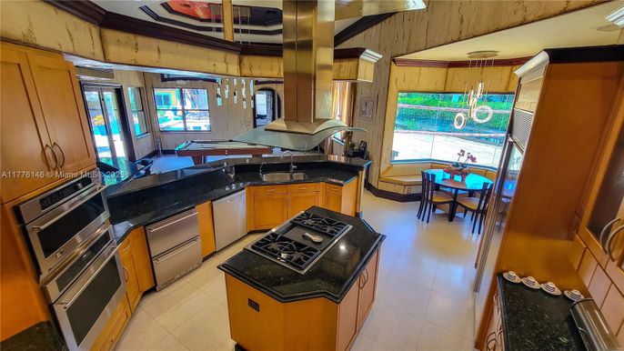 Dining room, Interior, Kitchen, Pendant Lights, Stainless Steel Appliances