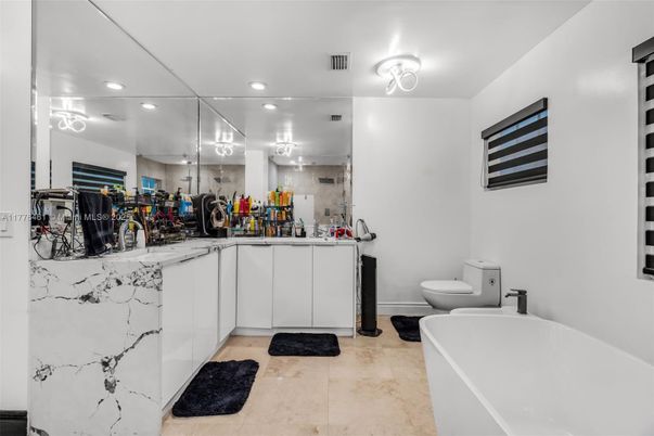 Bathroom, Dual Sink Vanities, Free Standing Baths, Interior, Recessed Lighting