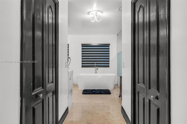 Bathroom, Free Standing Baths, Interior