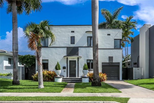 Attached, Exterior, Facade, Spanish Mediterranean