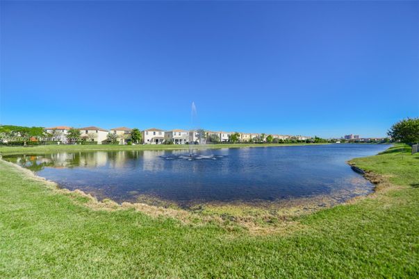 Exterior, Lake